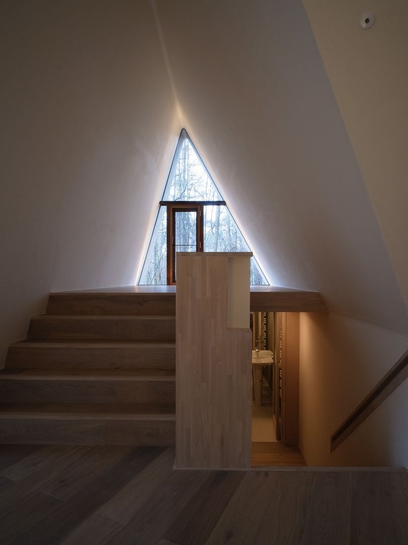 Forest House, カスヤアーキテクツオフィス(KAO) カスヤアーキテクツオフィス(KAO) Modern Corridor, Hallway and Staircase