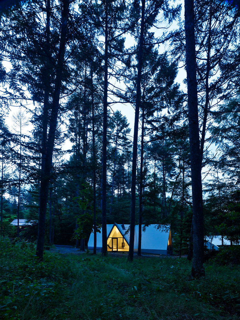 Forest House, カスヤアーキテクツオフィス(KAO) カスヤアーキテクツオフィス(KAO) 現代房屋設計點子、靈感 & 圖片