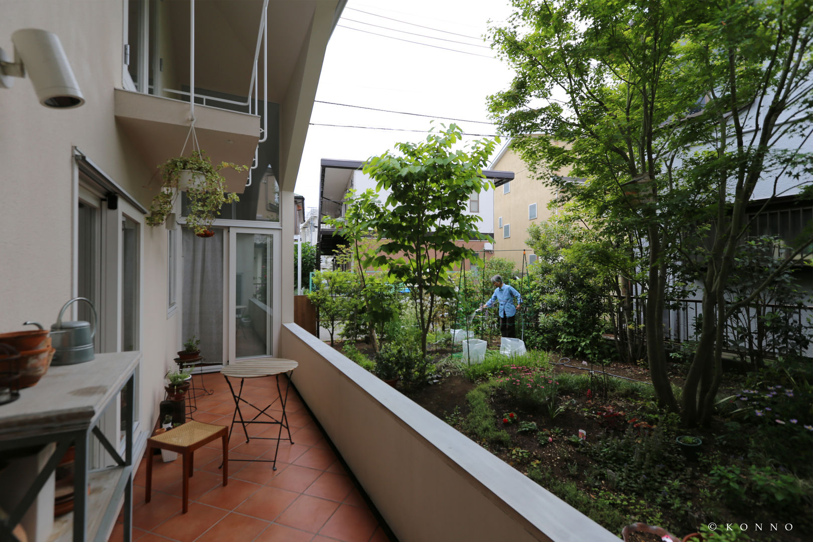 Sunny Loggia House, KONNO KONNO Rumah: Ide desain interior, inspirasi & gambar