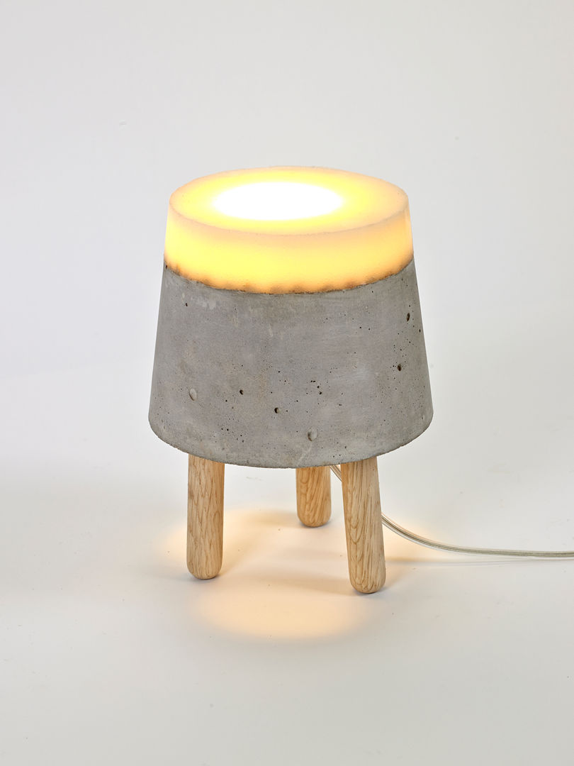 CONCRETE table/floor lamps, RENATE VOS product & interior design RENATE VOS product & interior design インダストリアルデザインの リビング 照明