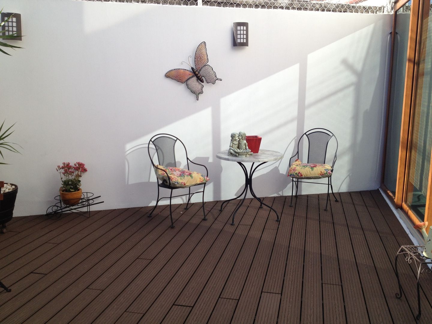 Deck WPC libre de mantenimiento, Grupo Boes Grupo Boes Modern balcony, veranda & terrace Accessories & decoration