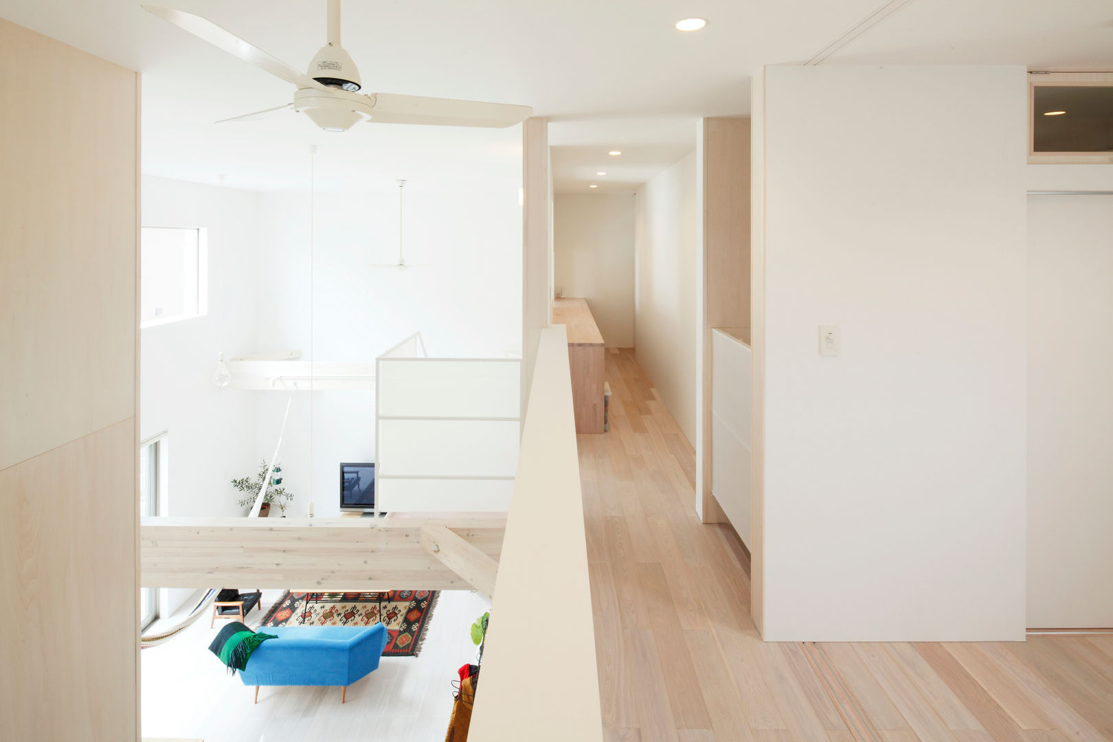 Trapezium House, Kichi Architectural Design Kichi Architectural Design Modern Corridor, Hallway and Staircase