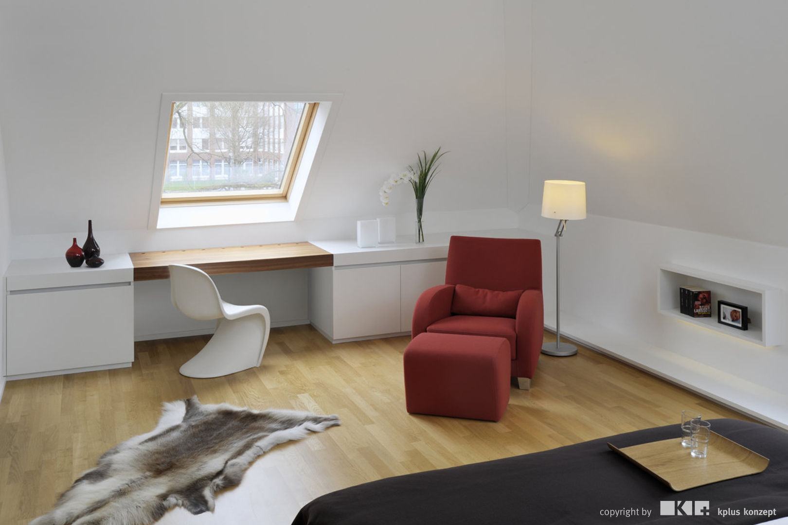 Dachgeschoss S, KPLUS KONZEPT GMBH KPLUS KONZEPT GMBH Moderne Schlafzimmer Eigentum,Möbel,Kompfort,Holz,Innenarchitektur,Beleuchtung,Bodenbelag,Wohnzimmer,Grau,Fenster