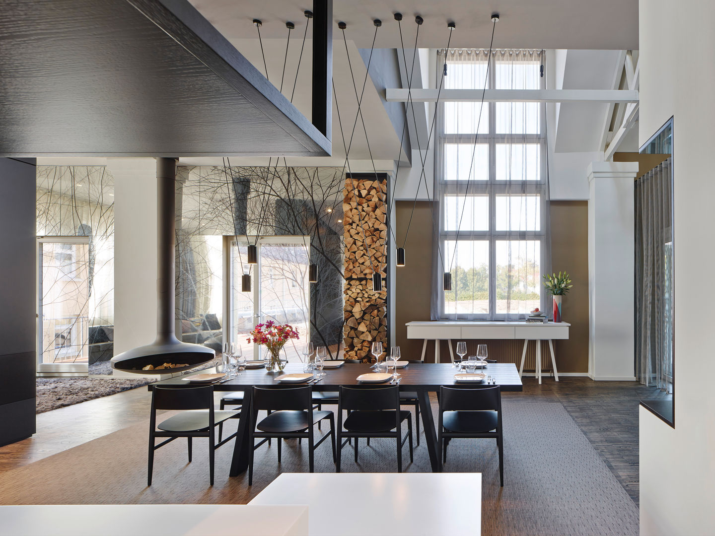 Loft ESN, Ippolito Fleitz Group – Identity Architects Ippolito Fleitz Group – Identity Architects Modern dining room