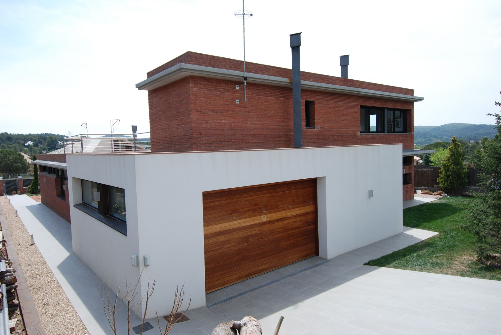 Fachada Norte FG ARQUITECTES Casas modernas