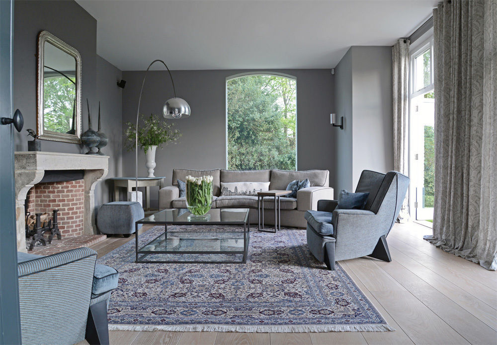 Iran Nain Habibian, PJ van Aalst exclusieve tapijten BV PJ van Aalst exclusieve tapijten BV Rustic style living room