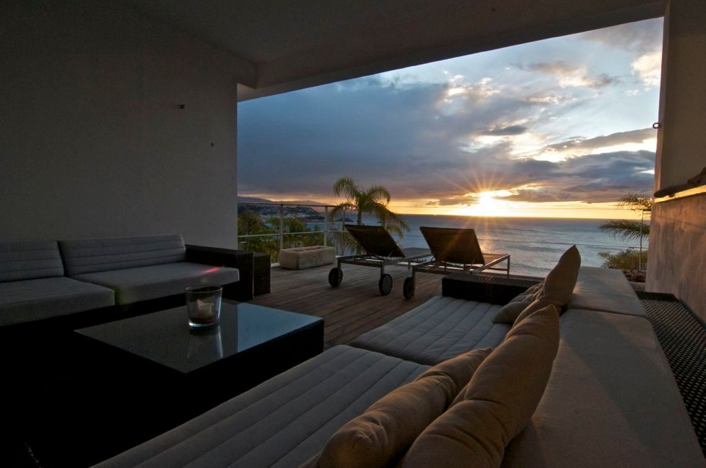 Casa Geniol - Punta de la Mona, SH asociados - arquitectura y diseño SH asociados - arquitectura y diseño Modern balcony, veranda & terrace