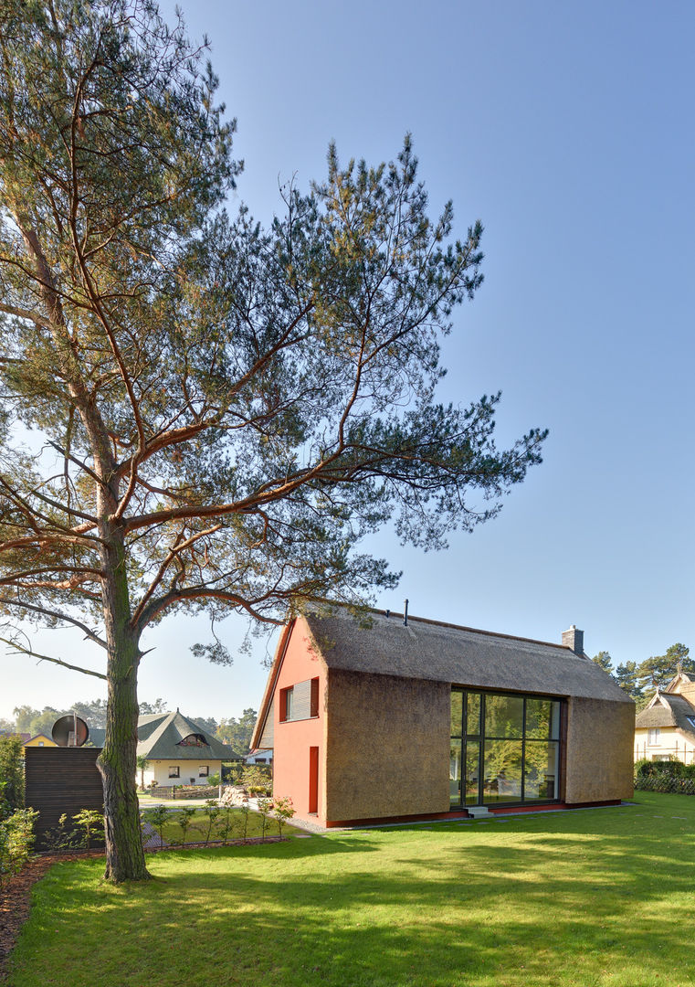 Lichtdurchflutet und gemütlich: Waldhaus mit Durchblick, Möhring Architekten Möhring Architekten Moderne huizen