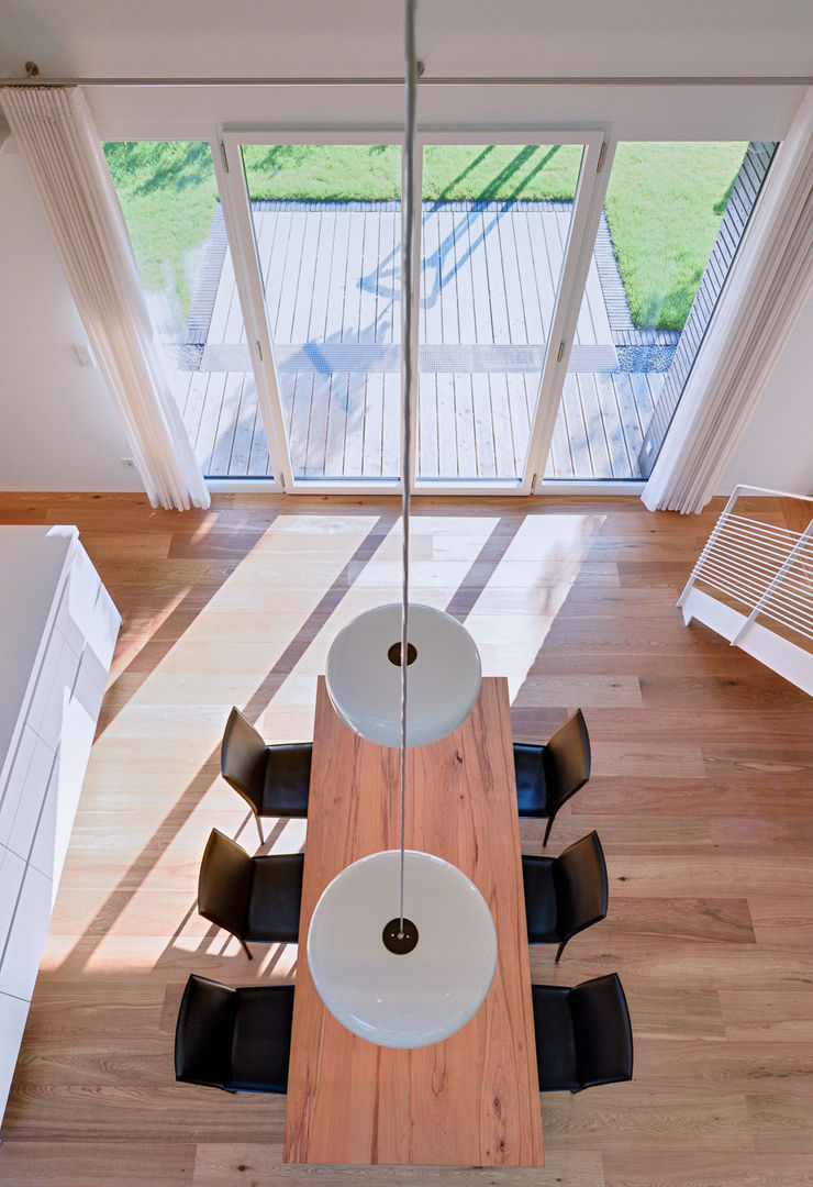 Lichtdurchflutet und gemütlich: Waldhaus mit Durchblick, Möhring Architekten Möhring Architekten Modern dining room