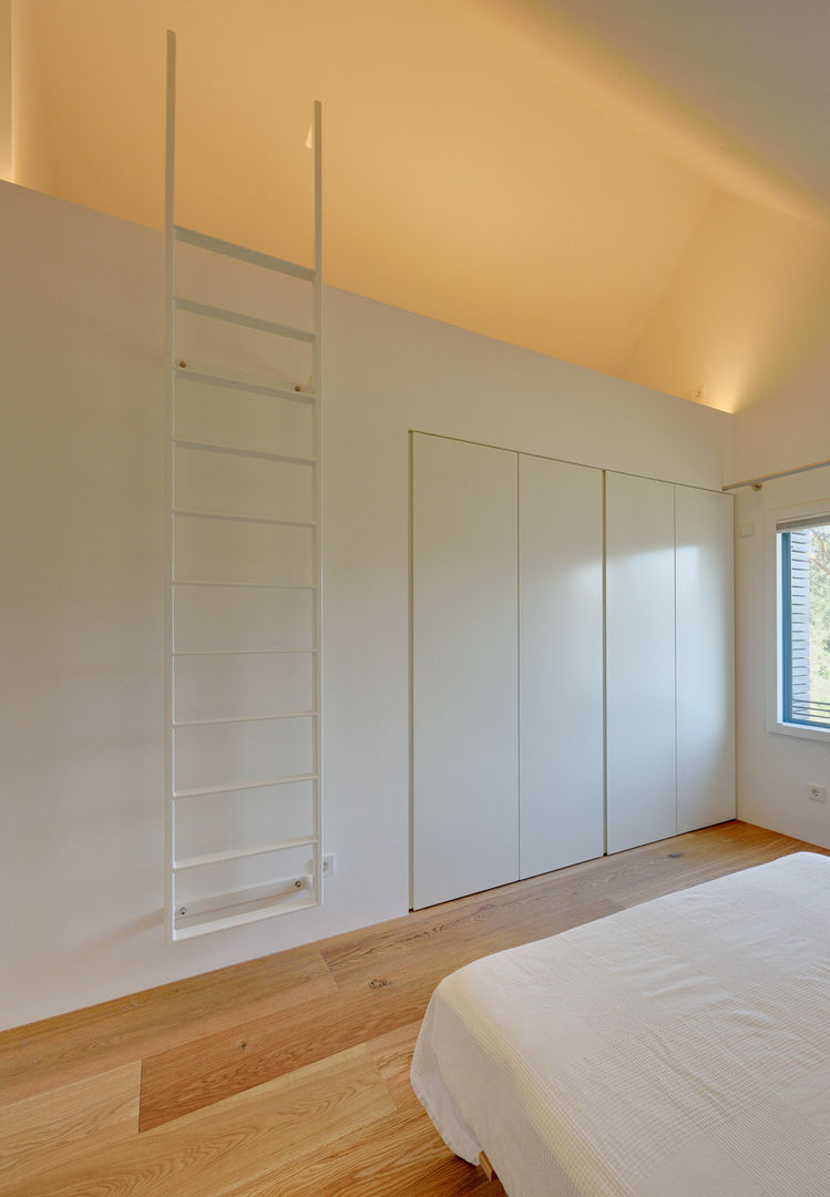 Lichtdurchflutet und gemütlich: Waldhaus mit Durchblick, Möhring Architekten Möhring Architekten Modern style bedroom