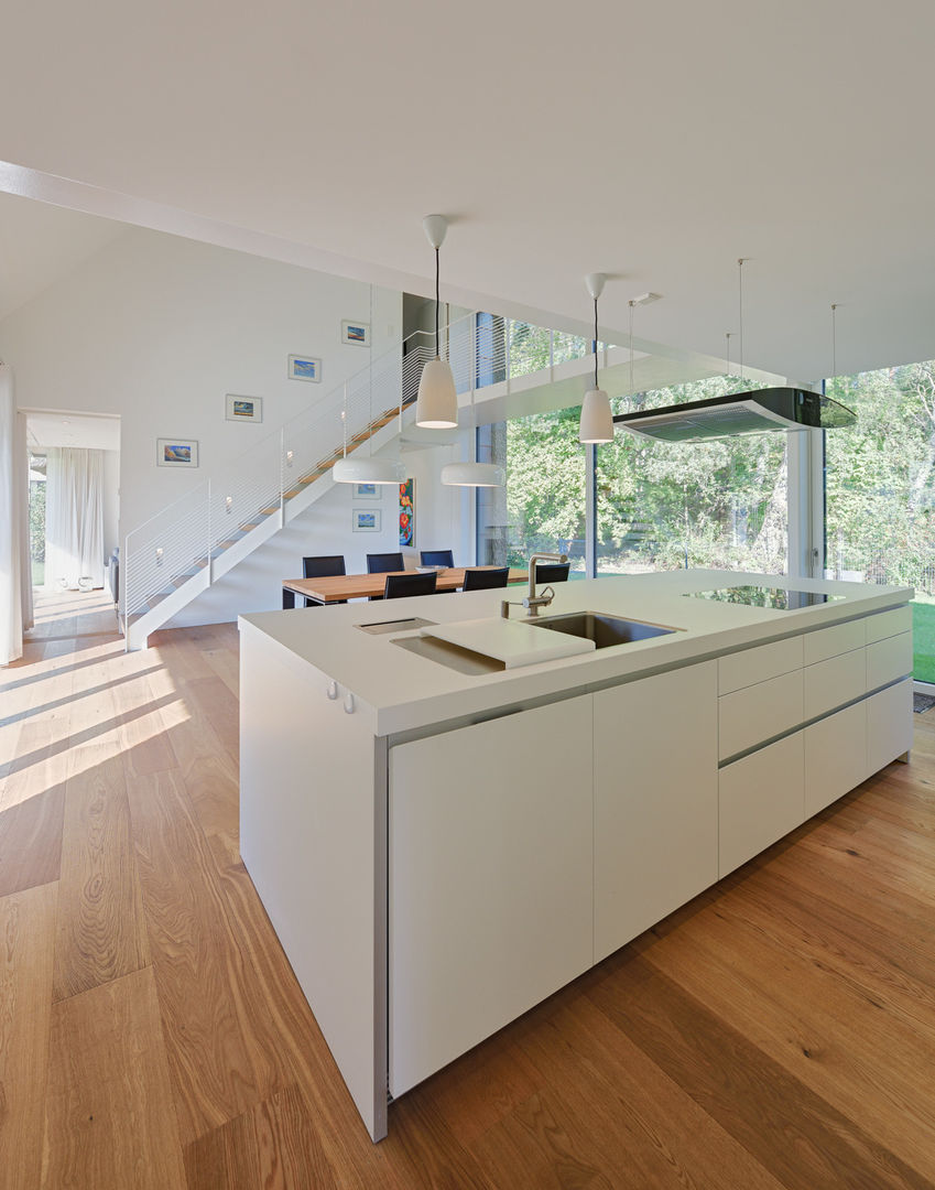 Lichtdurchflutet und gemütlich: Waldhaus mit Durchblick, Möhring Architekten Möhring Architekten Kitchen