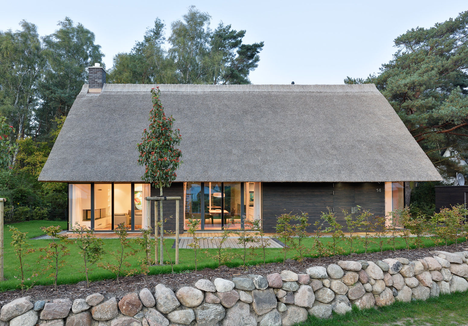 Lichtdurchflutet und gemütlich: Waldhaus mit Durchblick, Möhring Architekten Möhring Architekten Modern home