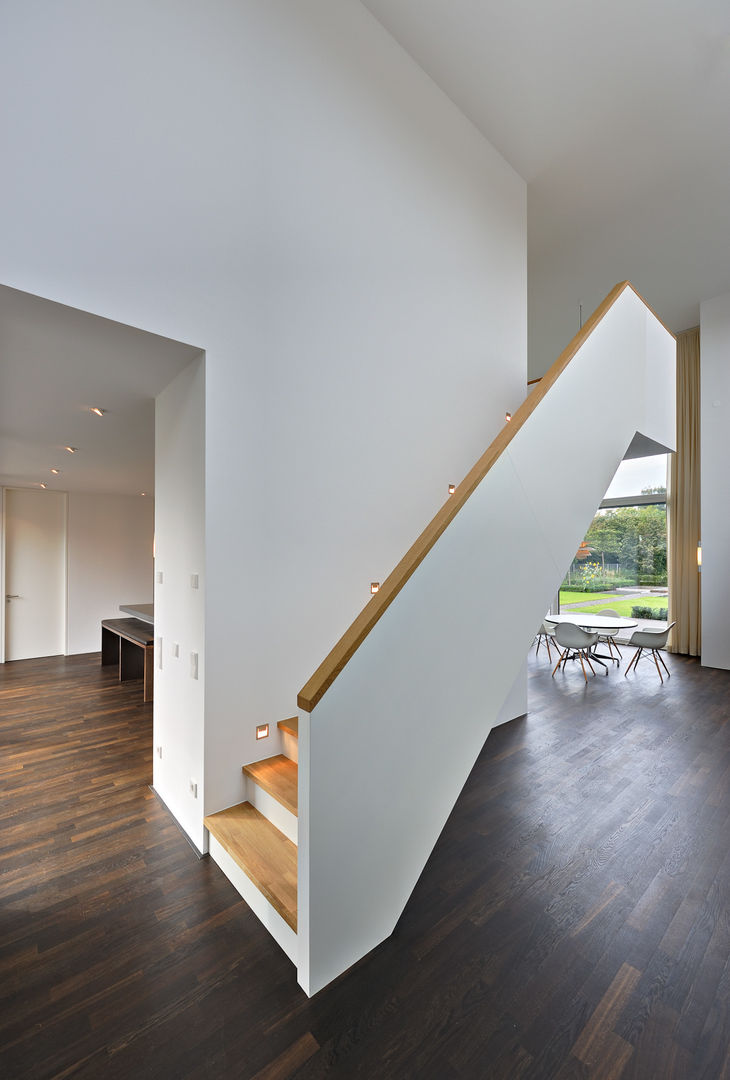 Treppe zur Galerie Möhring Architekten Moderner Flur, Diele & Treppenhaus