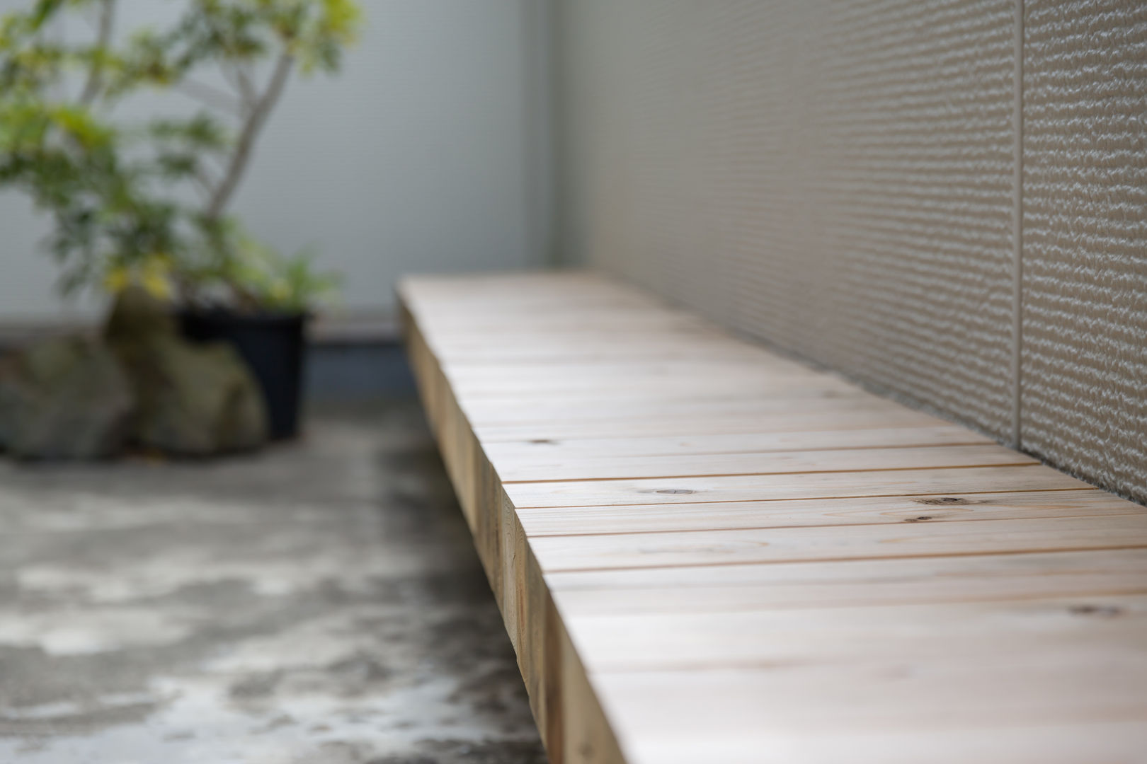 float｜座面を宙に浮かせた屋外ベンチ, 一級建築士事務所 SAKAKI Atelier 一級建築士事務所 SAKAKI Atelier Terrace Wood Wood effect Furniture