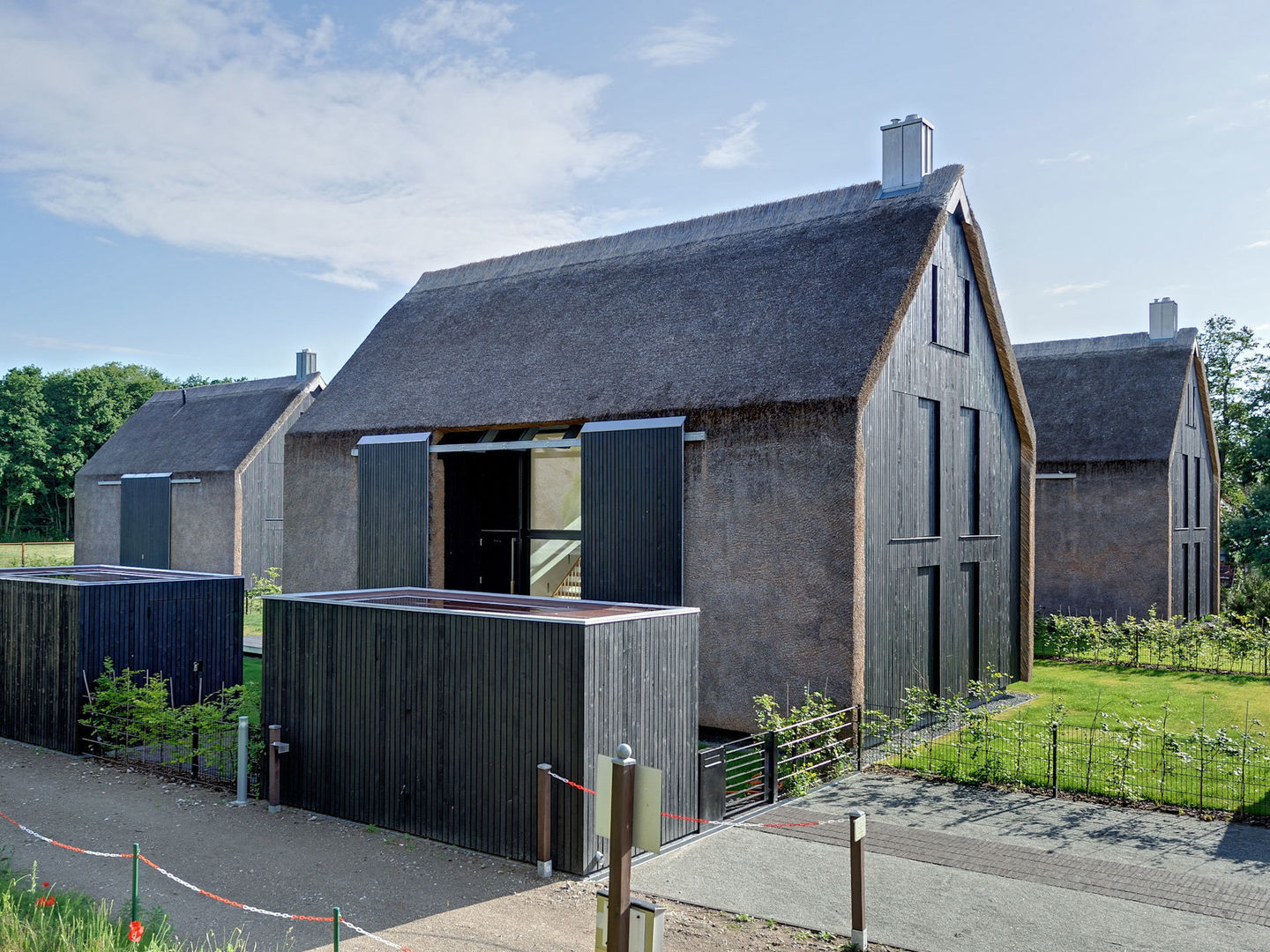 Außen Reet, innen wow - 3 überraschende Häuser zum Verlieben, Möhring Architekten Möhring Architekten Moderne huizen