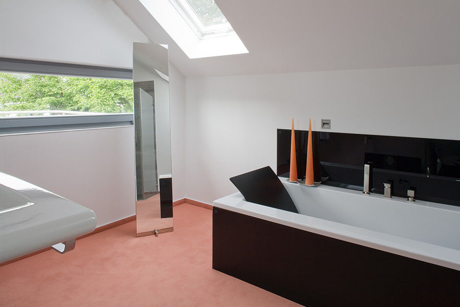 Modernste Architektur in dörflicher Struktur, aaw Architektenbüro Arno Weirich aaw Architektenbüro Arno Weirich Modern bathroom