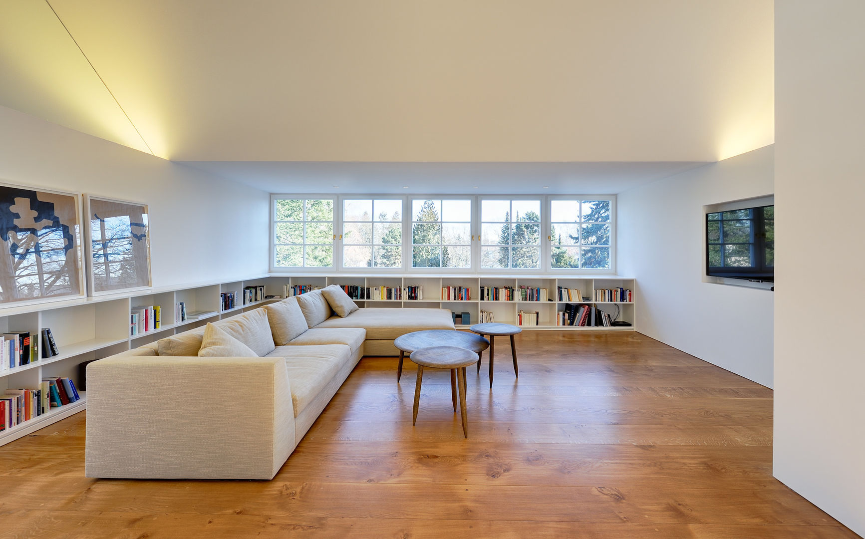 Dachausbau und Sanierung einer Villa in Berlin , Möhring Architekten Möhring Architekten Classic style living room