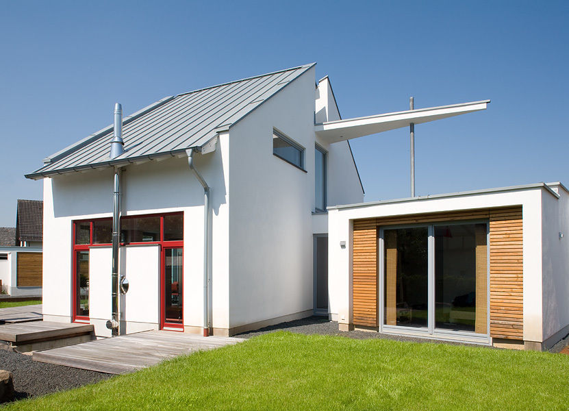 Modernste Architektur in dörflicher Struktur, aaw Architektenbüro Arno Weirich aaw Architektenbüro Arno Weirich Moderne huizen