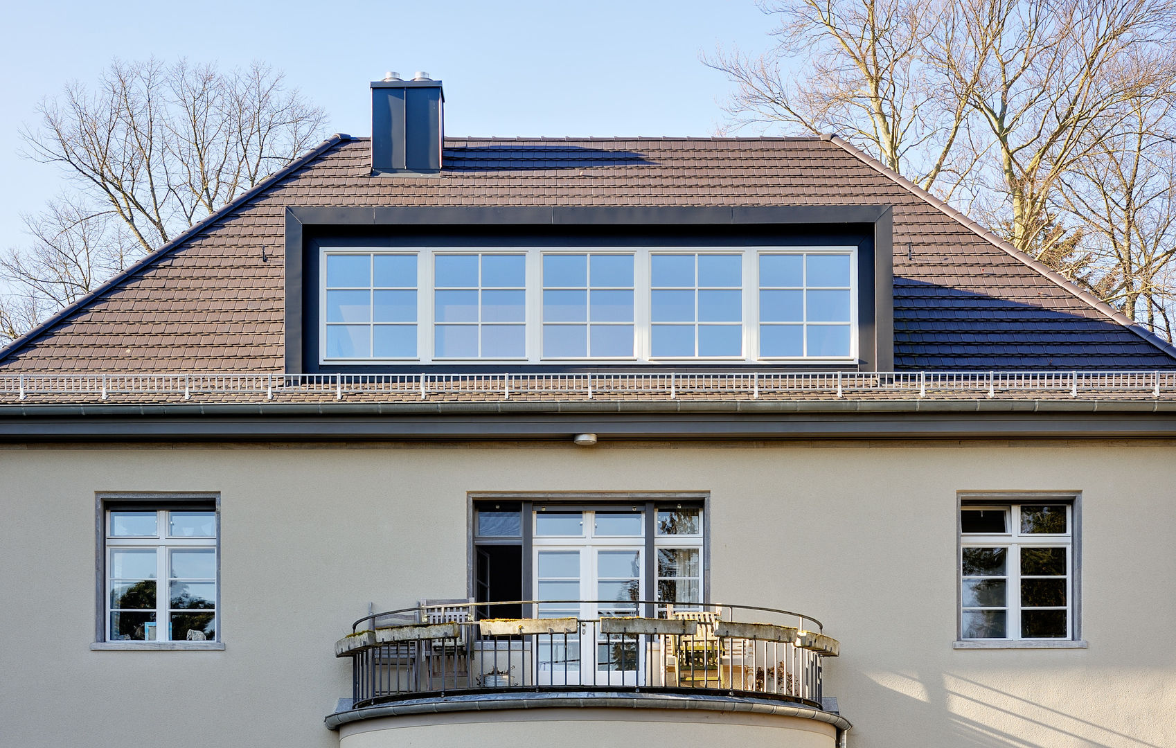 Dachausbau und Sanierung einer Villa in Berlin , Möhring Architekten Möhring Architekten Maisons classiques