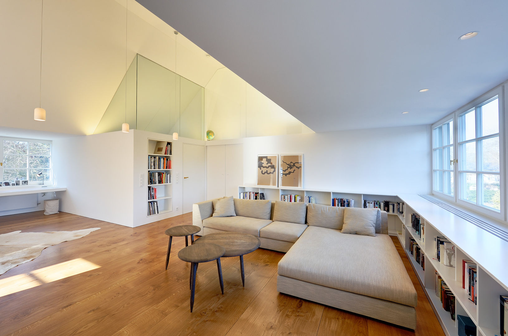 Dachausbau und Sanierung einer Villa in Berlin , Möhring Architekten Möhring Architekten Modern living room