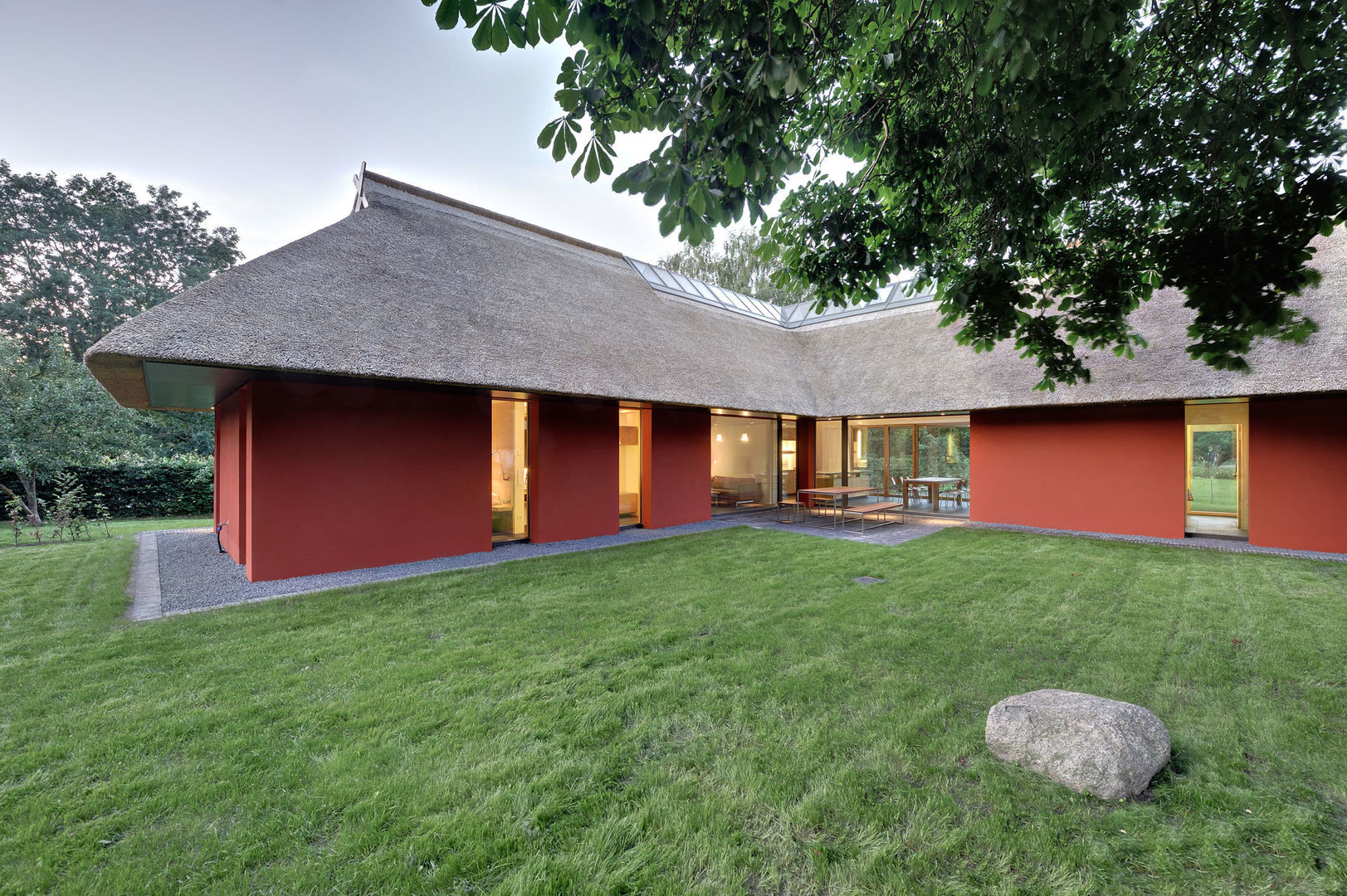 Hofhaus mit Kastanienbaum, Möhring Architekten Möhring Architekten Casas modernas