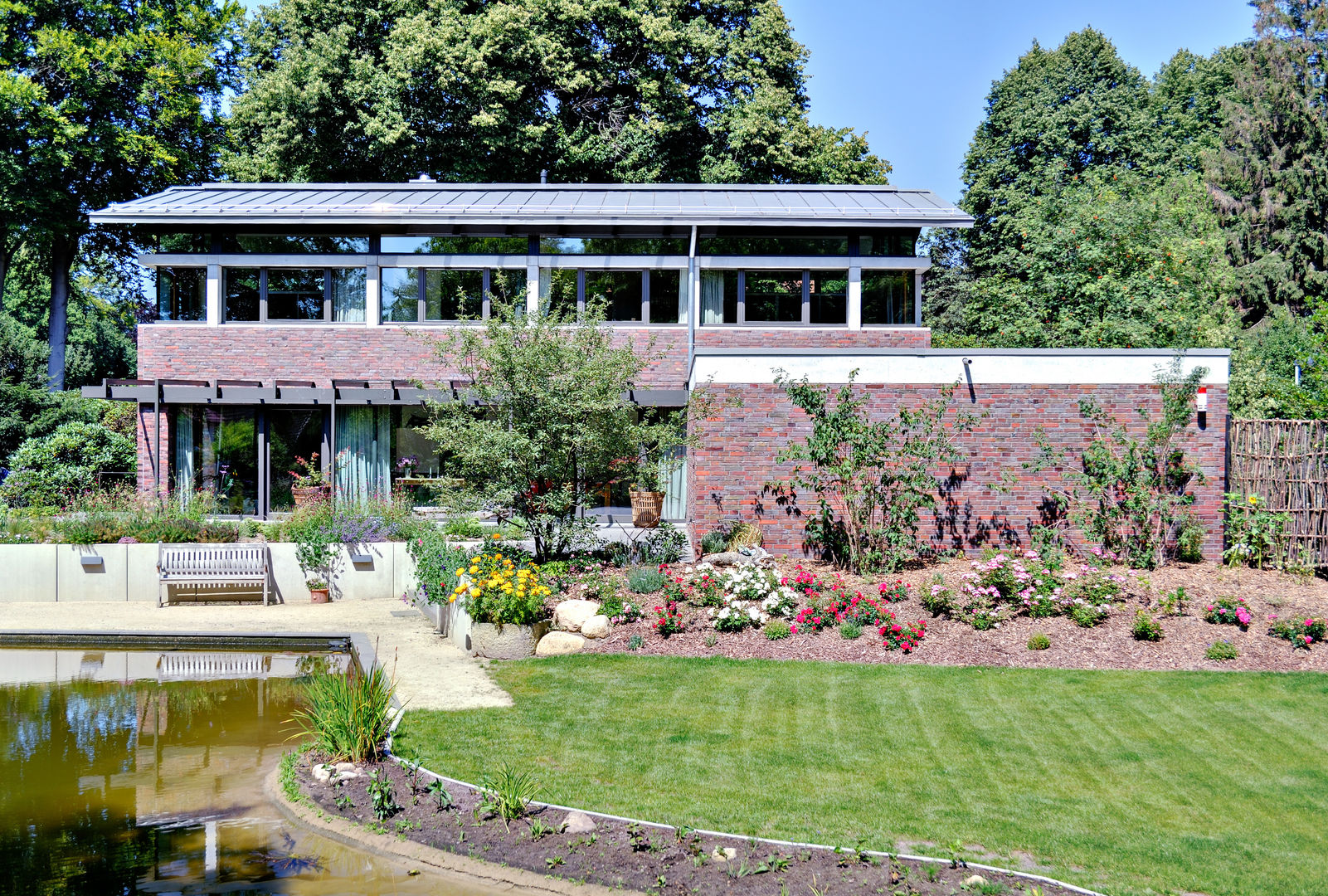 Einfamilienhaus mit schwebendem Dach und Veranda in Bremen, Möhring Architekten Möhring Architekten Moderne Häuser