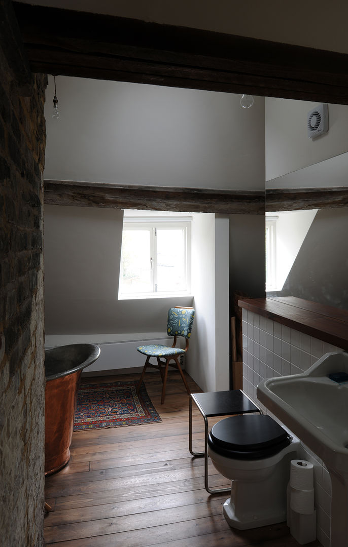 Tanners Hill, The Modern House The Modern House Rustic style bathroom