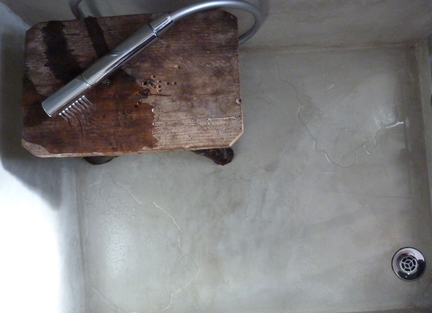 Bagni e Docce in Microcemento di Pavimento Moderno, Pavimento Moderno Pavimento Moderno 浴室