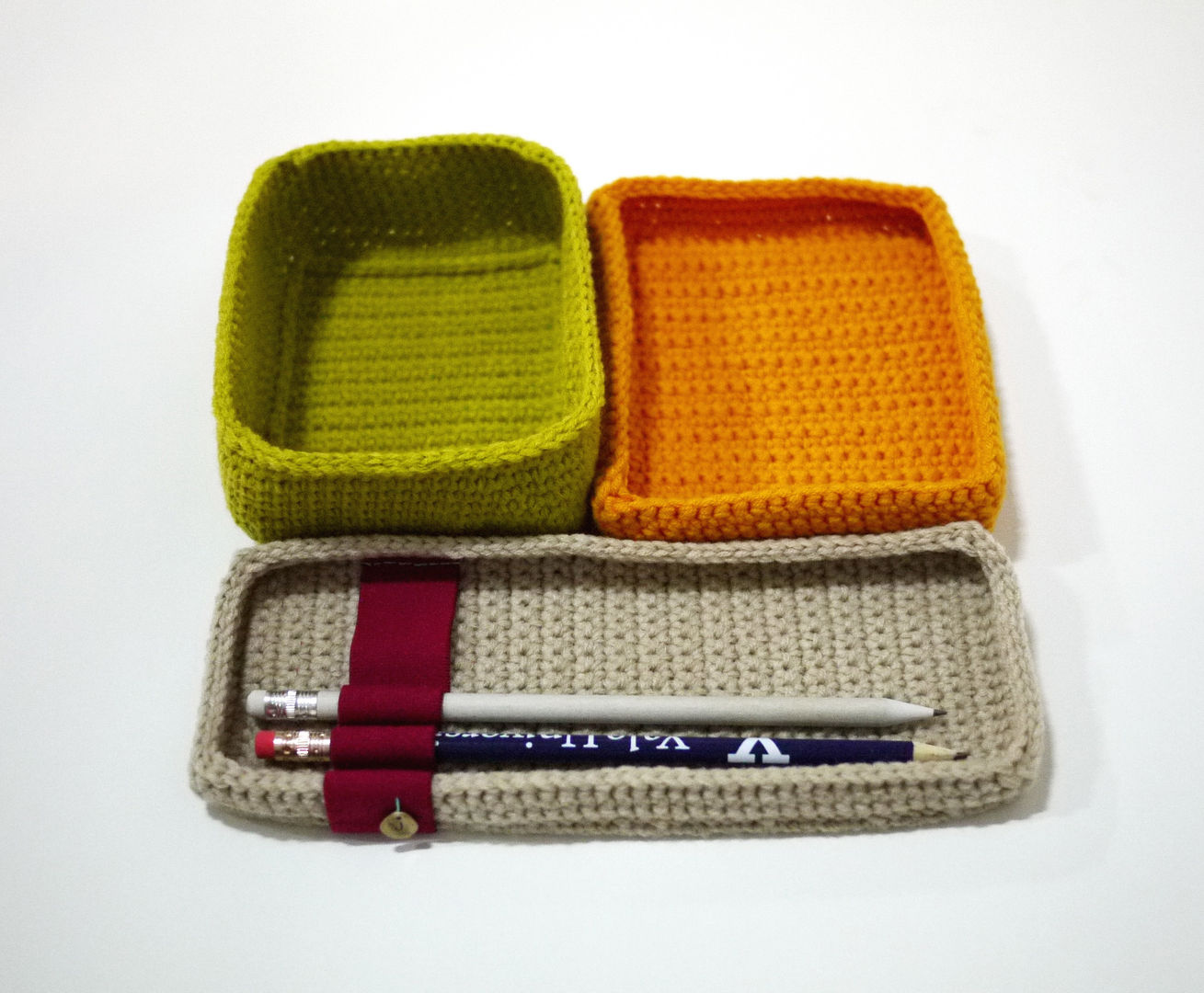 니트리스 & 니트리트 / Knit-ris & Knit-reet, ATELIER JUNNNE ATELIER JUNNNE Scandinavian style study/office Accessories & decoration