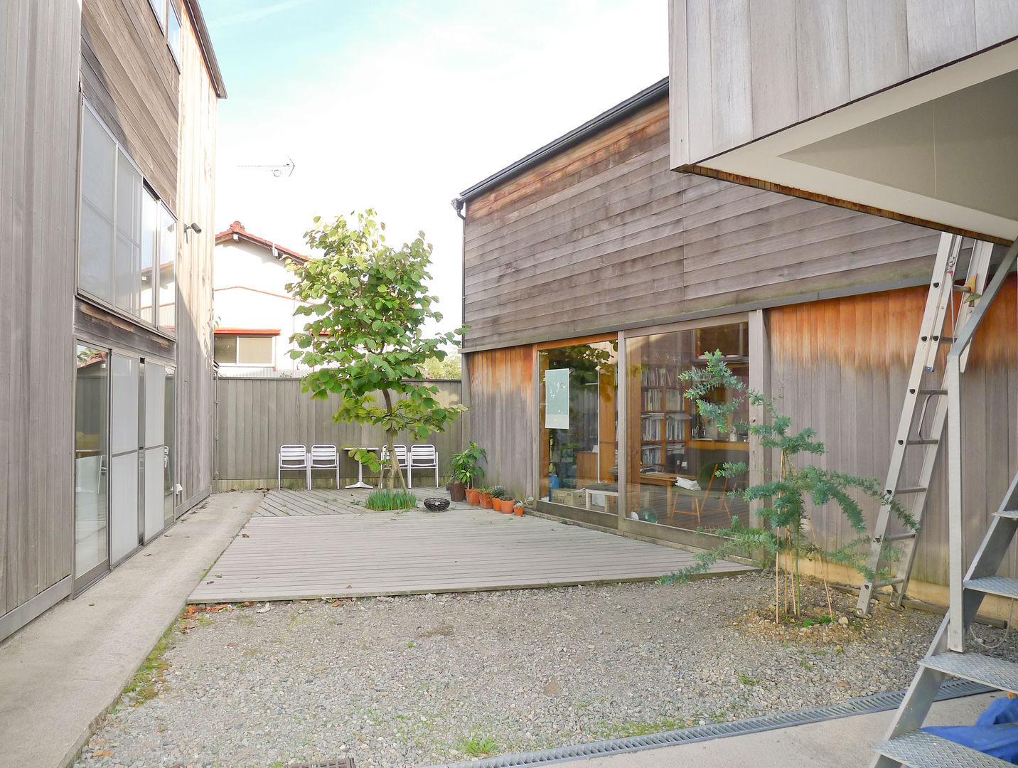 中庭の様子(竣工８年後) 家山真建築研究室 Makoto Ieyama Architect Office オリジナルな 家