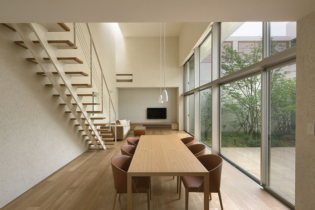 Lucent Court House, Atelier Square Atelier Square Moderne eetkamers