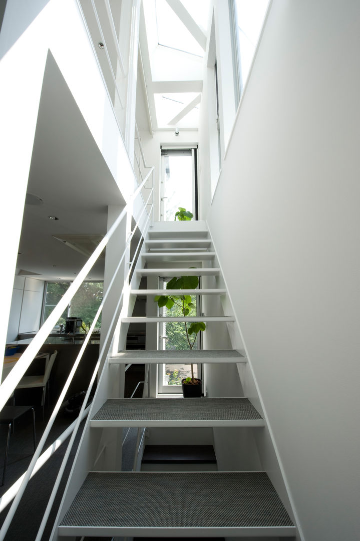 4層の家, 余田正徳／株式会社ＹＯＤＡアーキテクツ 余田正徳／株式会社ＹＯＤＡアーキテクツ Modern Corridor, Hallway and Staircase