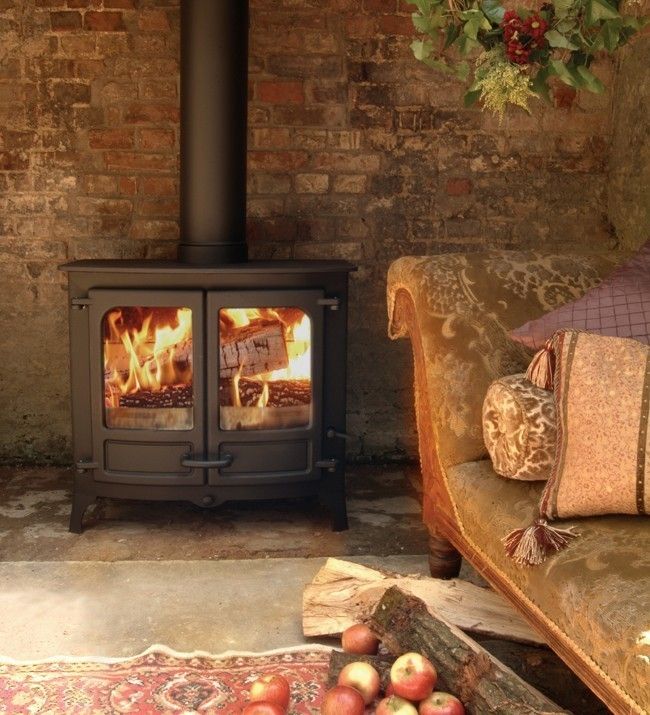 Charnwood Island IIIb Multifuel Boiler Stove Direct Stoves カントリーデザインの リビング 暖炉＆アクセサリー