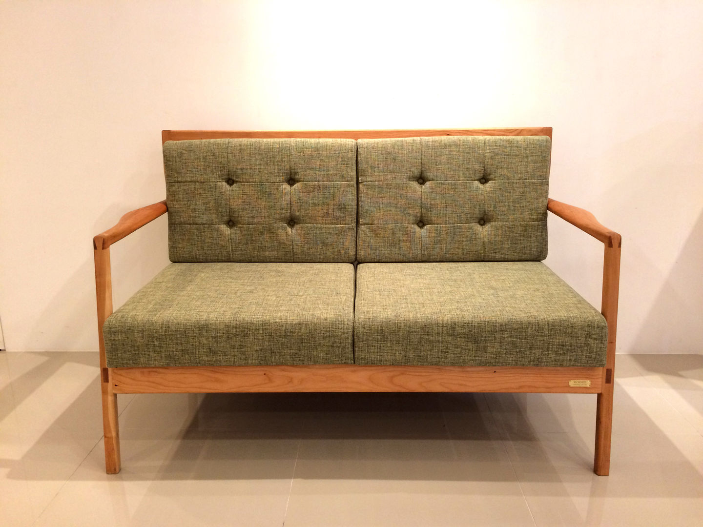 CHERRY SOFA, MOKNEE MOKNEE 现代客厅設計點子、靈感 & 圖片 沙發與扶手椅
