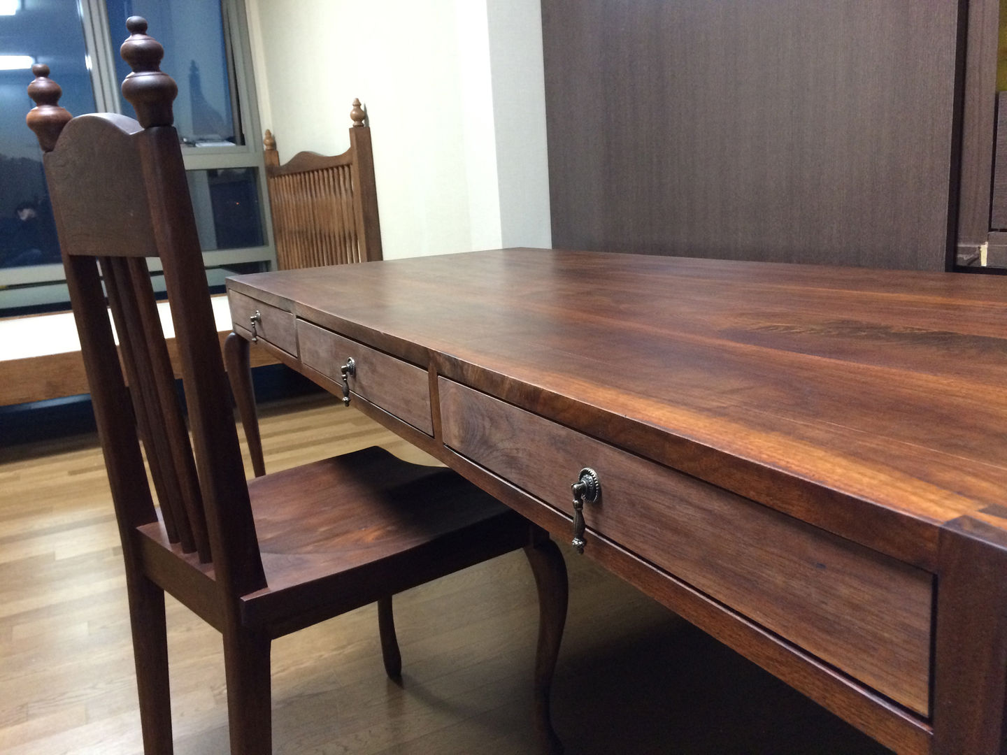 WALNUT DESK, MOKNEE MOKNEE Study/office Desks