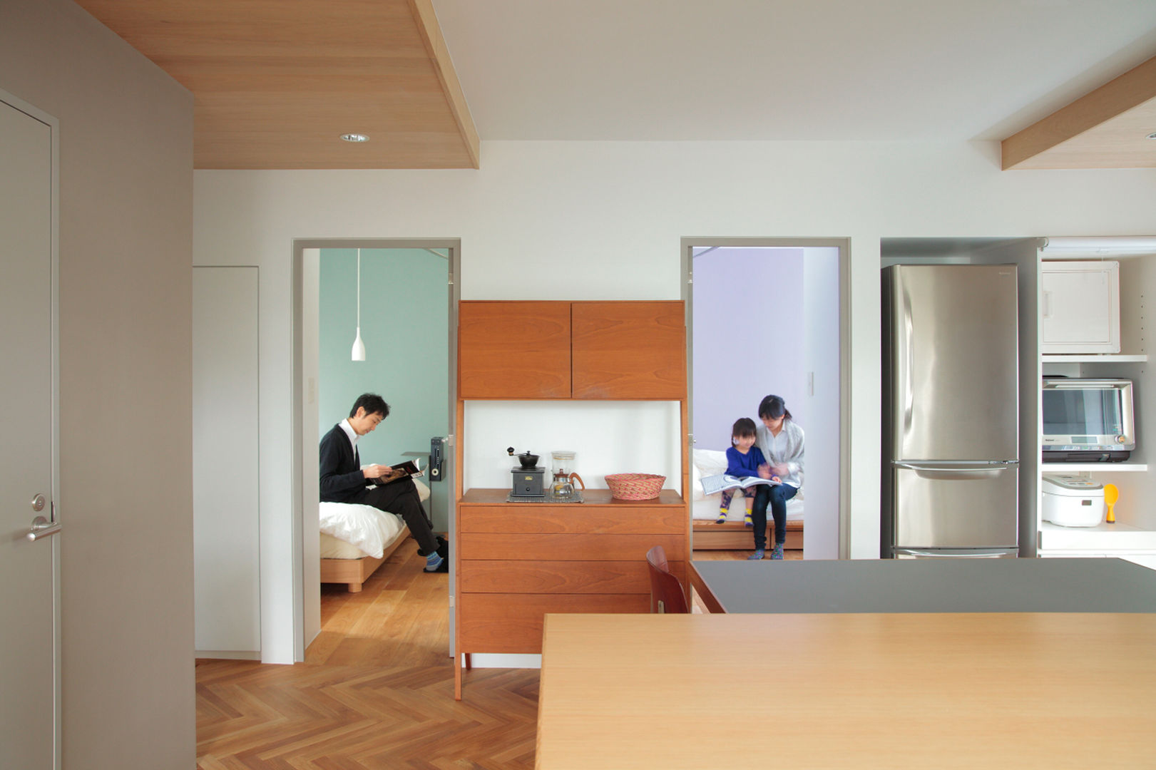 KUGAHARA HOUSE (久が原の家), TATO DESIGN：タトデザイン株式会社 TATO DESIGN：タトデザイン株式会社 Столовая комната в скандинавском стиле