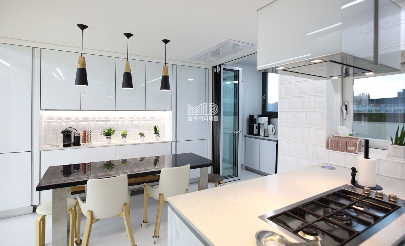 경기도 과천시 원문동 삼성래미안 슈르아파트 50평형, MID 먹줄 MID 먹줄 Cocinas de estilo moderno