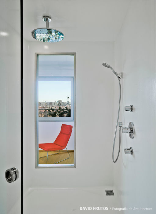 Penthouse, Manuel Ocaña Architecture and Thought Production Office Manuel Ocaña Architecture and Thought Production Office Eclectic style bathroom