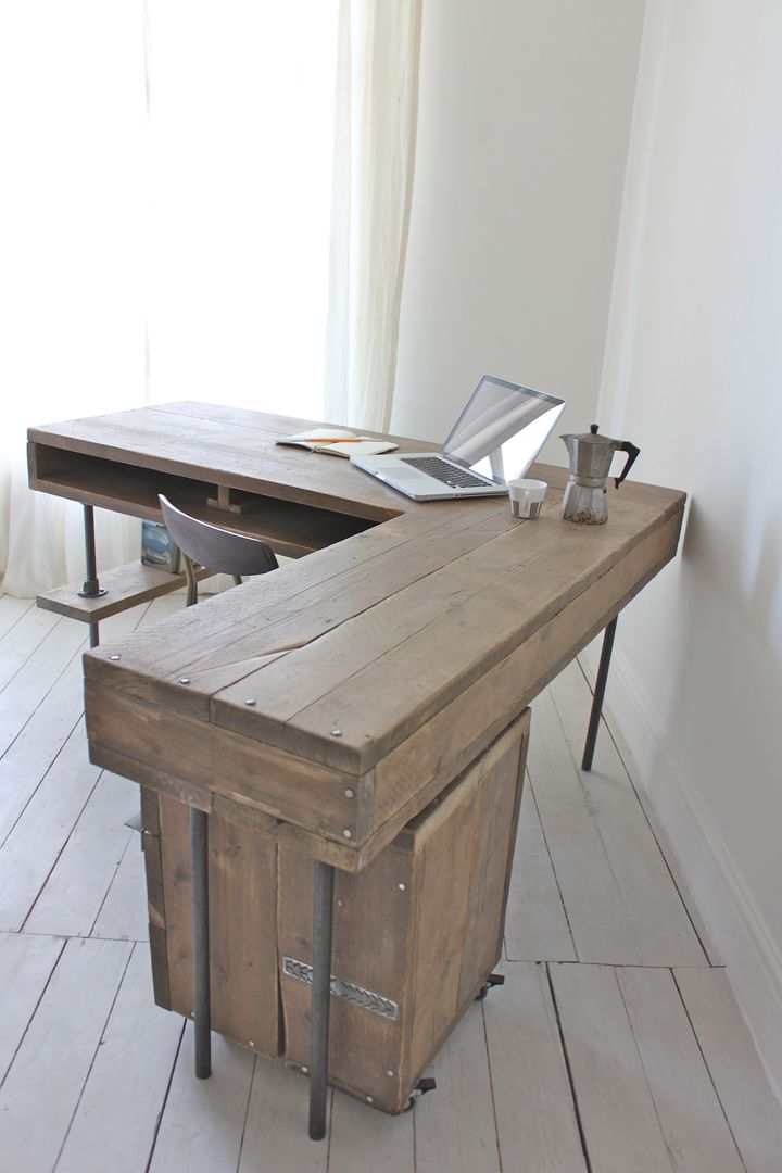 Reclaimed Scaffolding Board Industrial Chic Corner L-Shaped Desk with Built In Storage and Steel Legs - Matching Filing Cabinet Optional Ask a Question homify Escritórios rústicos Escrivaninhas