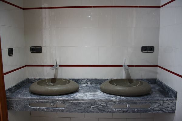 Proyecto integral de casa de pueblo., MUDEYBA S.L. MUDEYBA S.L. Phòng tắm phong cách đồng quê Sinks