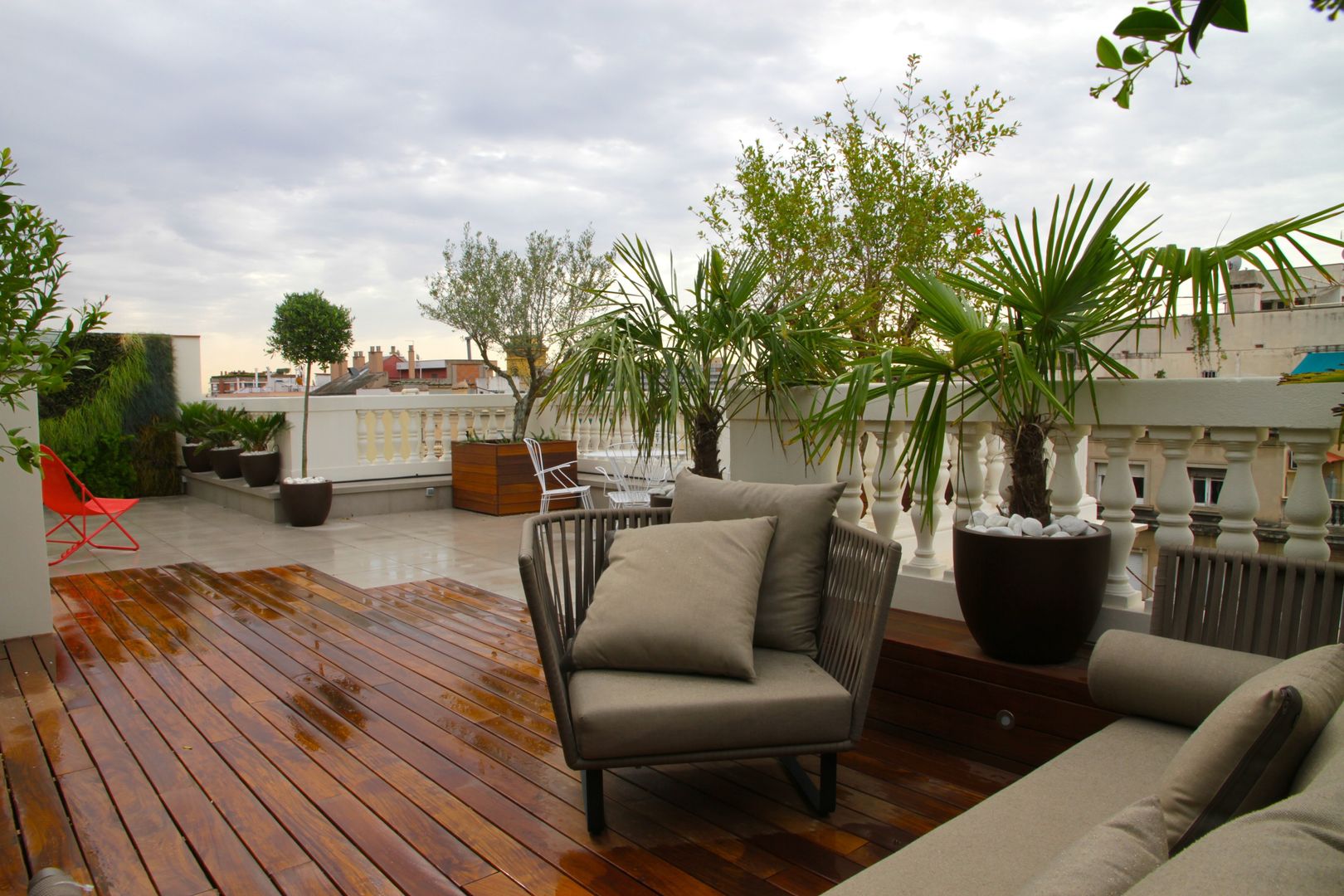 Terraza FG ARQUITECTES Balcones y terrazas de estilo moderno Nube,Cielo,Muebles,Verde,Edificio,Madera,Diseño de interiores,Comodidad,Sombra,Mueble para exteriores