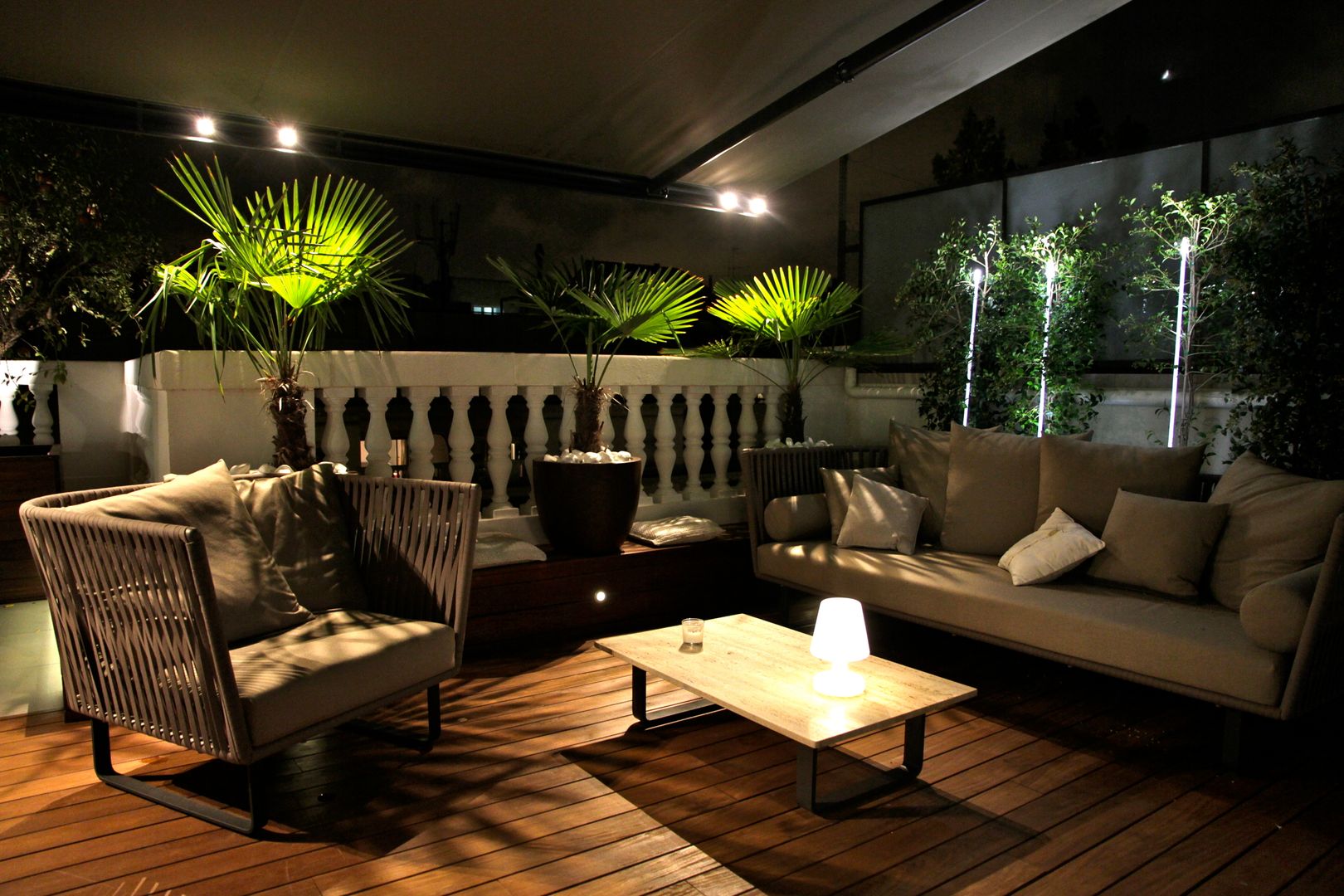 Iluminación ambiente terraza FG ARQUITECTES Balcones y terrazas de estilo moderno