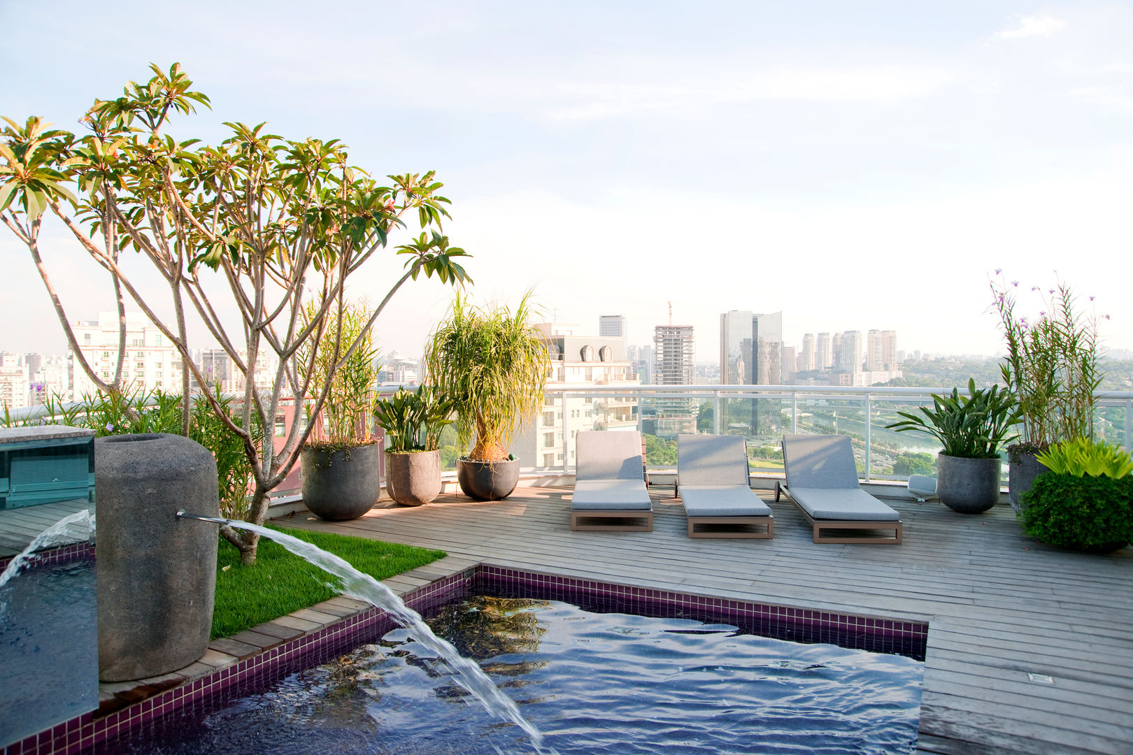 Duplex Cidade Jardim - São Paulo, Brunete Fraccaroli Arquitetura e Interiores Brunete Fraccaroli Arquitetura e Interiores Kolam Renang