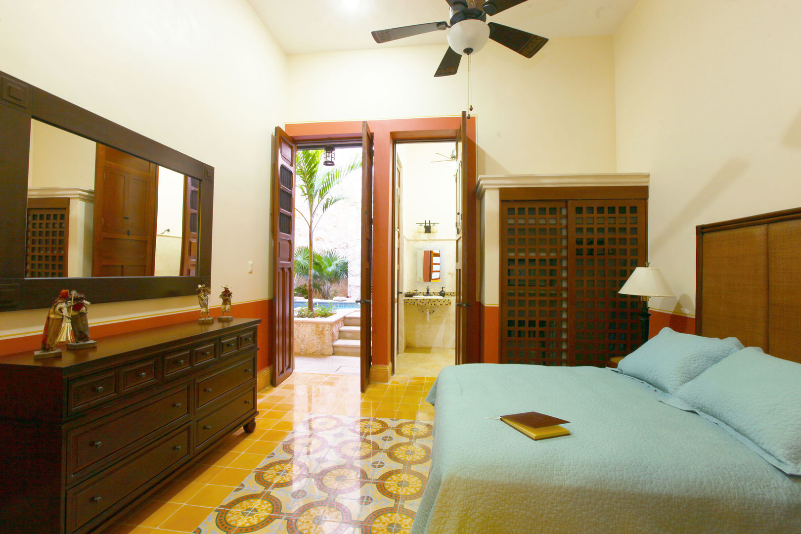 Casa de la Luz, Arturo Campos Arquitectos Arturo Campos Arquitectos Colonial style bedroom