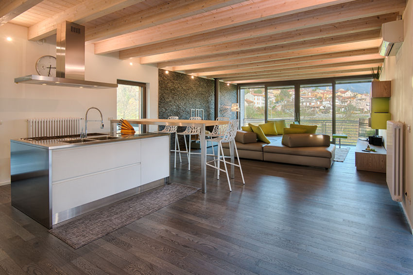 L'attinia e il paguro, una casa di legno sul tetto., Daniele Menichini Architetti Daniele Menichini Architetti Modern kitchen