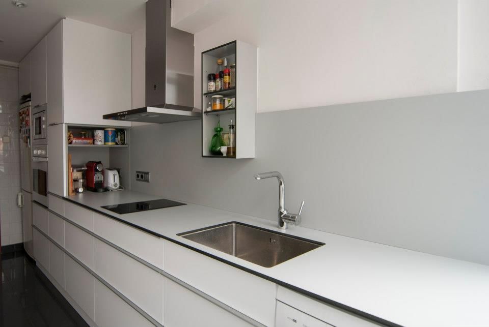 Cocina en blanco, Trestrastos Trestrastos Modern kitchen