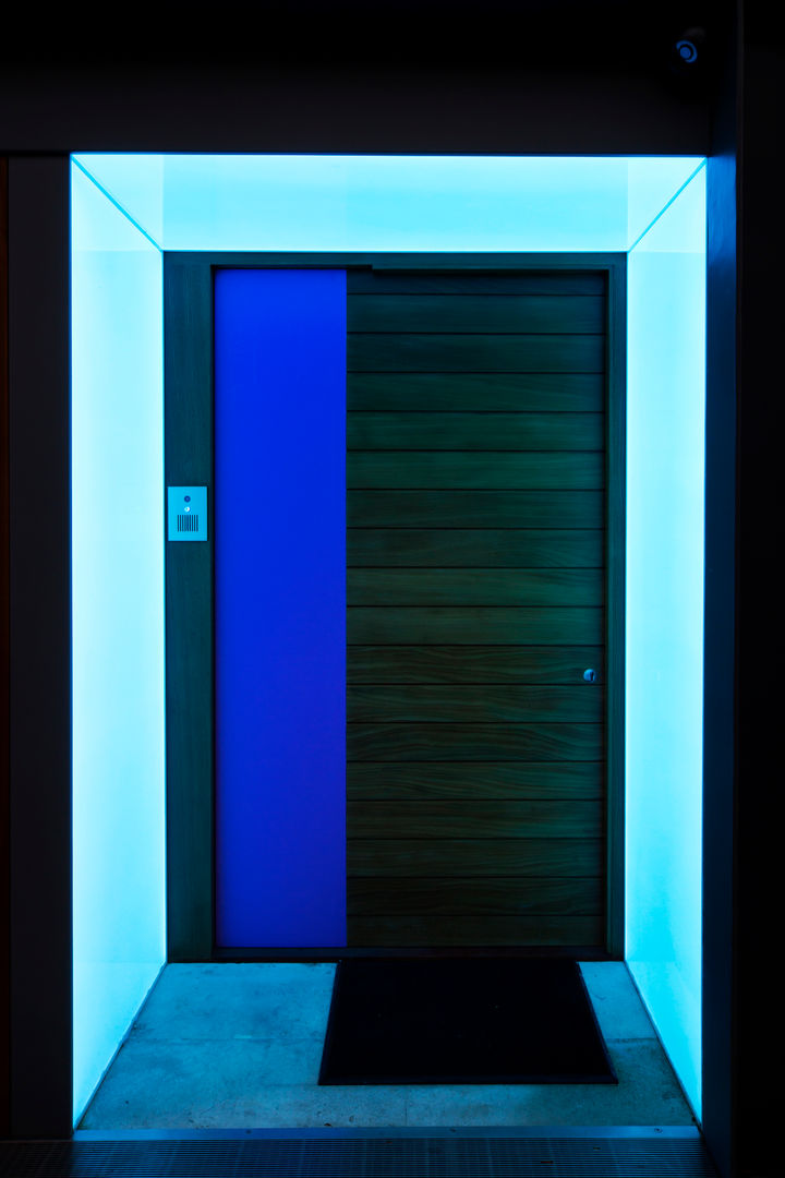 Cool blue exterior doorframe Applelec Pintu & Jendela Modern