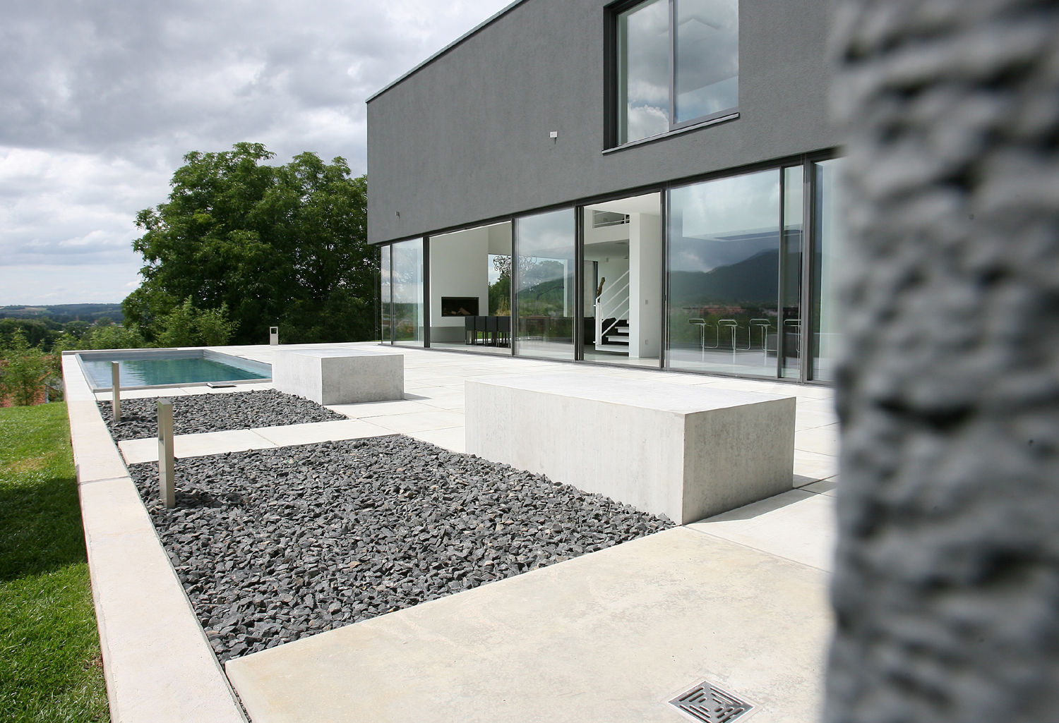 hängender heizkamin, ofenmanufaktur. meisterbetrieb ofenmanufaktur. meisterbetrieb Piscina minimalista Piscine