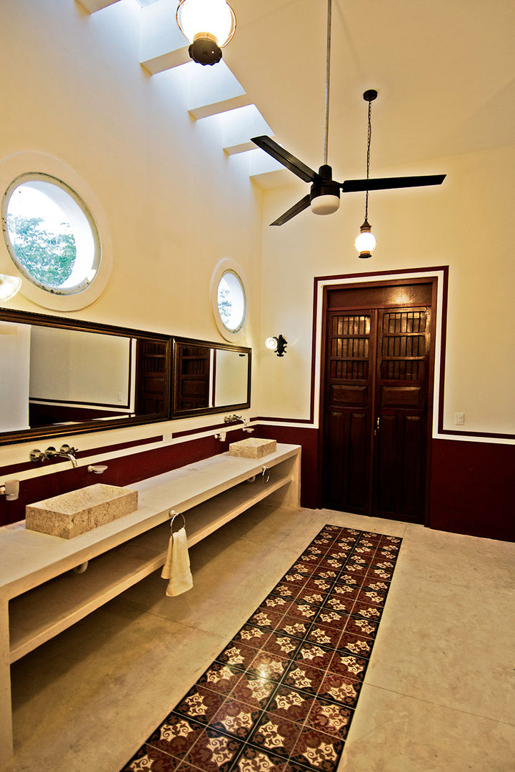 Hacienda Chaká, Arturo Campos Arquitectos Arturo Campos Arquitectos Colonial style bathroom