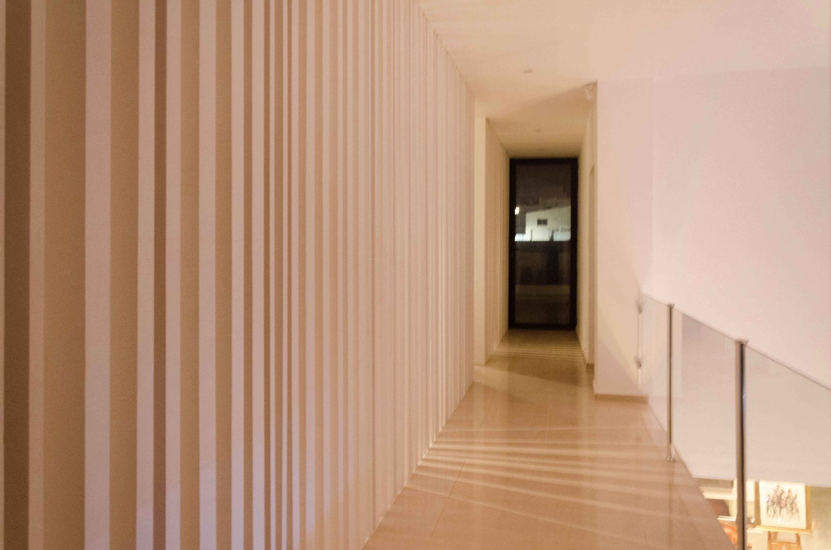 Guelimì house, Ilaria Di Carlo Architect - IDC_studio Ilaria Di Carlo Architect - IDC_studio Pasillos, halls y escaleras minimalistas